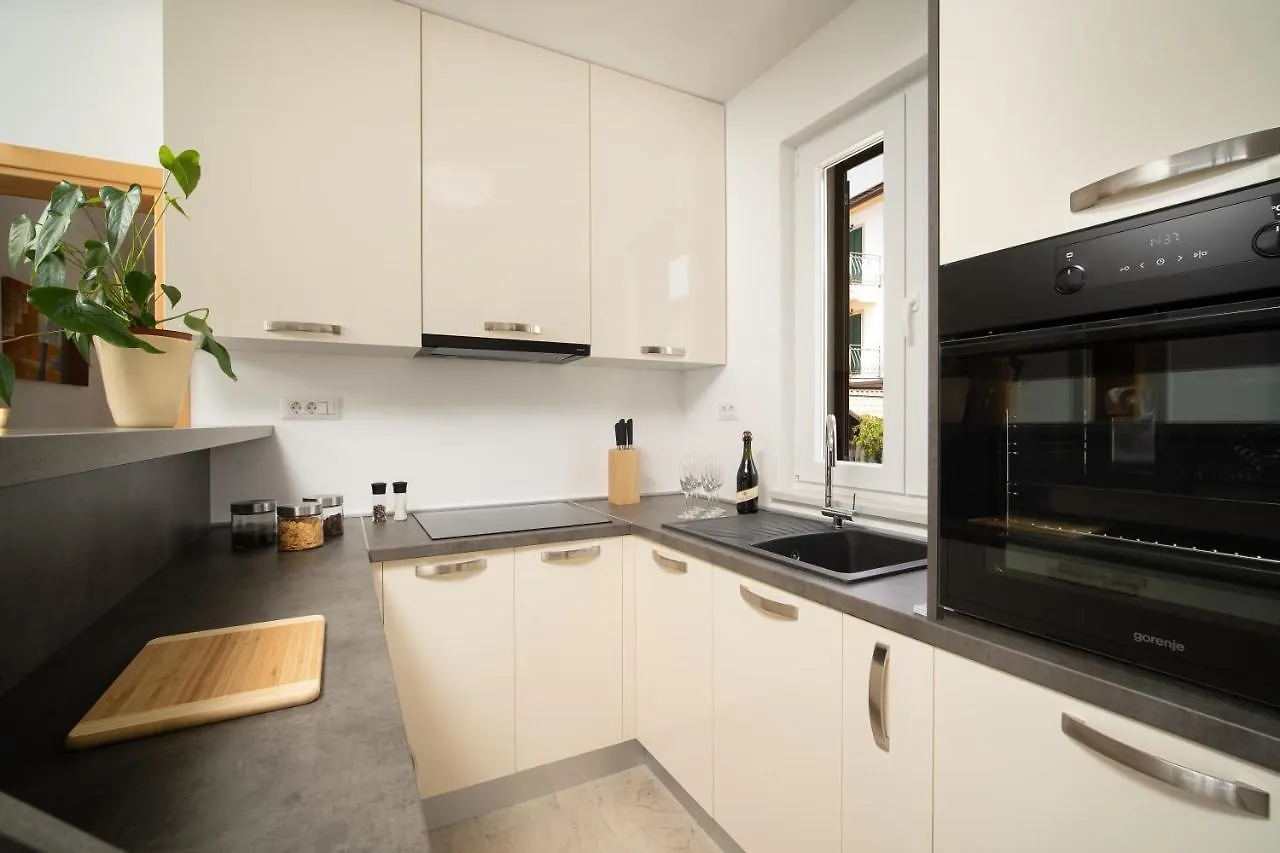 Seafront 2-Bedroom Apartment Nika - Rabac