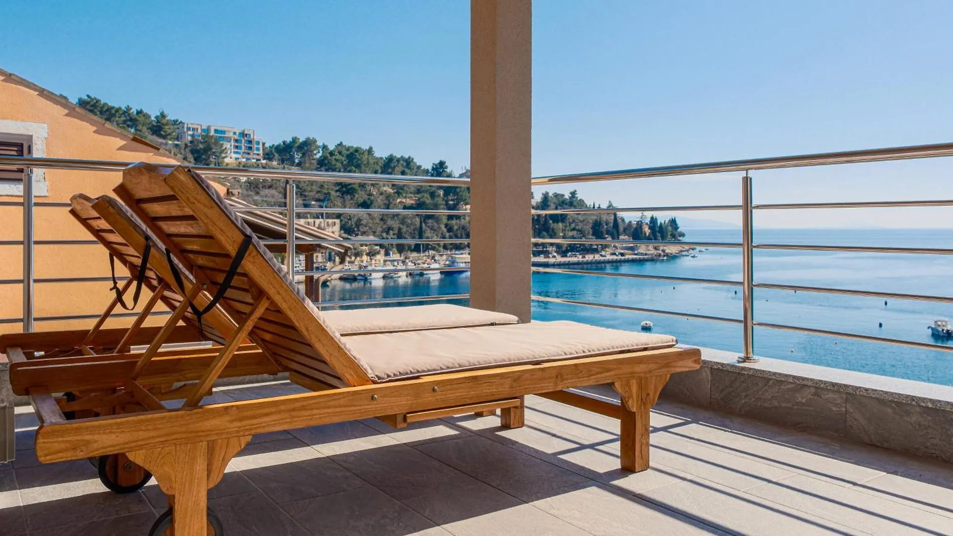 Seafront 2-Bedroom Apartment Nika - Rabac