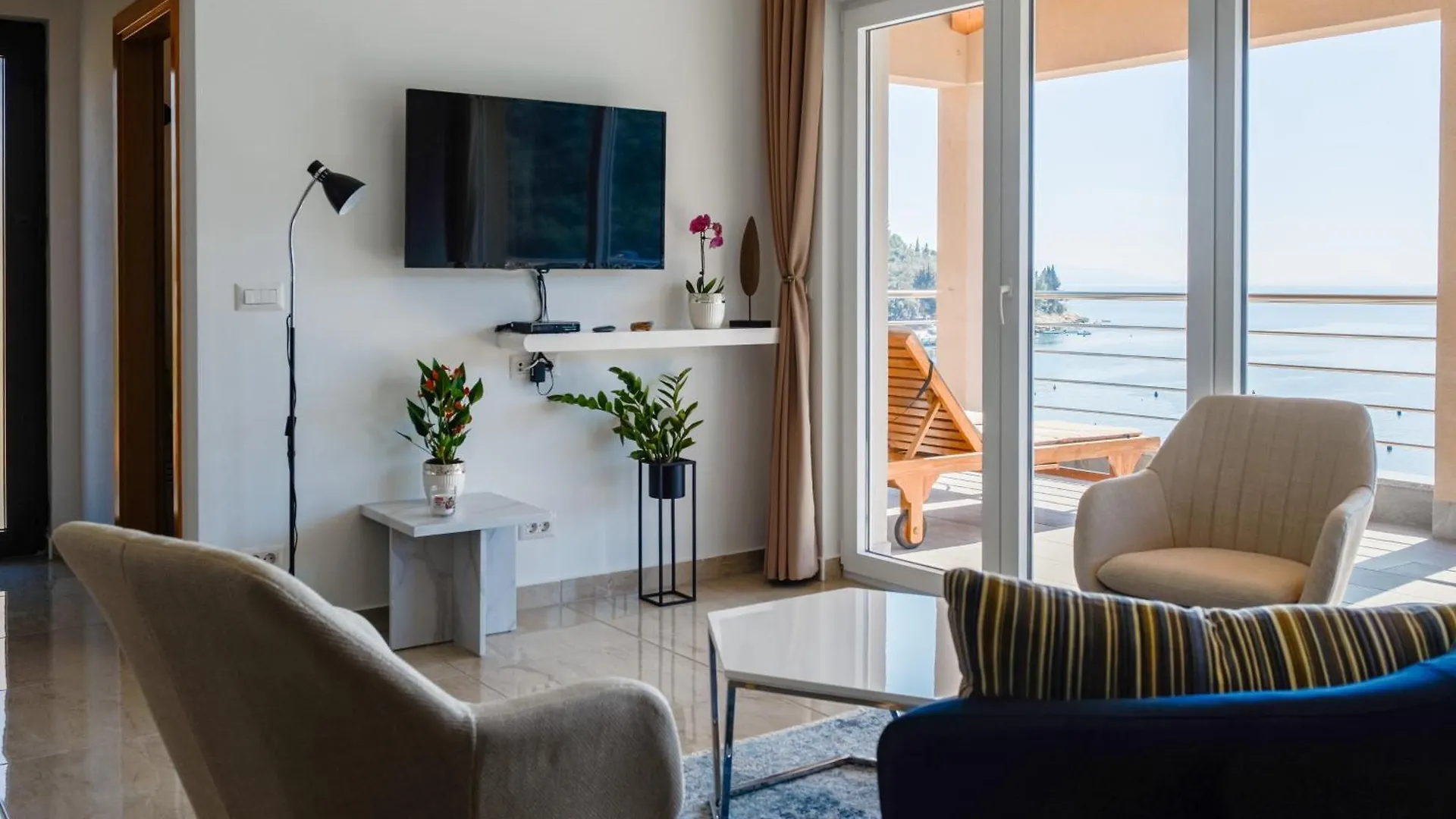 Seafront 2-Bedroom Apartment Nika - Rabac