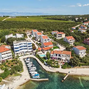 https://apartmani-sollei.hotelinzadar.com